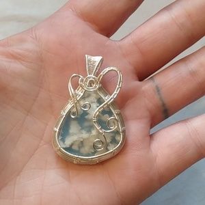 Plume stone pendant